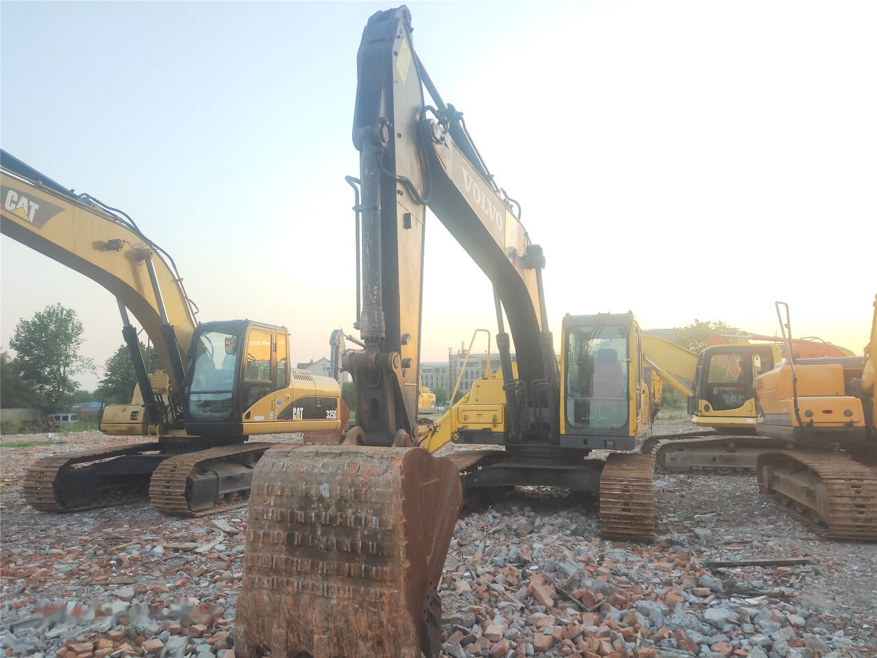 Volvo EC210BLC - Ekskavator perayap: gambar 1 Volvo EC210BLC - Ekskavator perayap: gambar 1