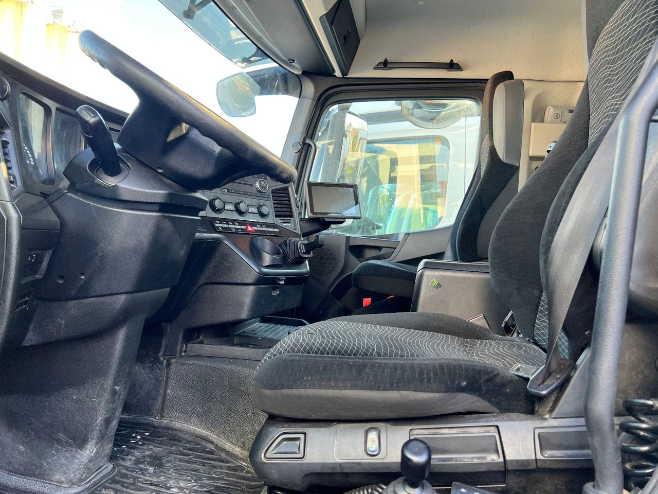 Mercedes-Benz 1843 2x vorhanden - Tractor head: gambar 4 Mercedes-Benz 1843 2x vorhanden - Tractor head: gambar 4