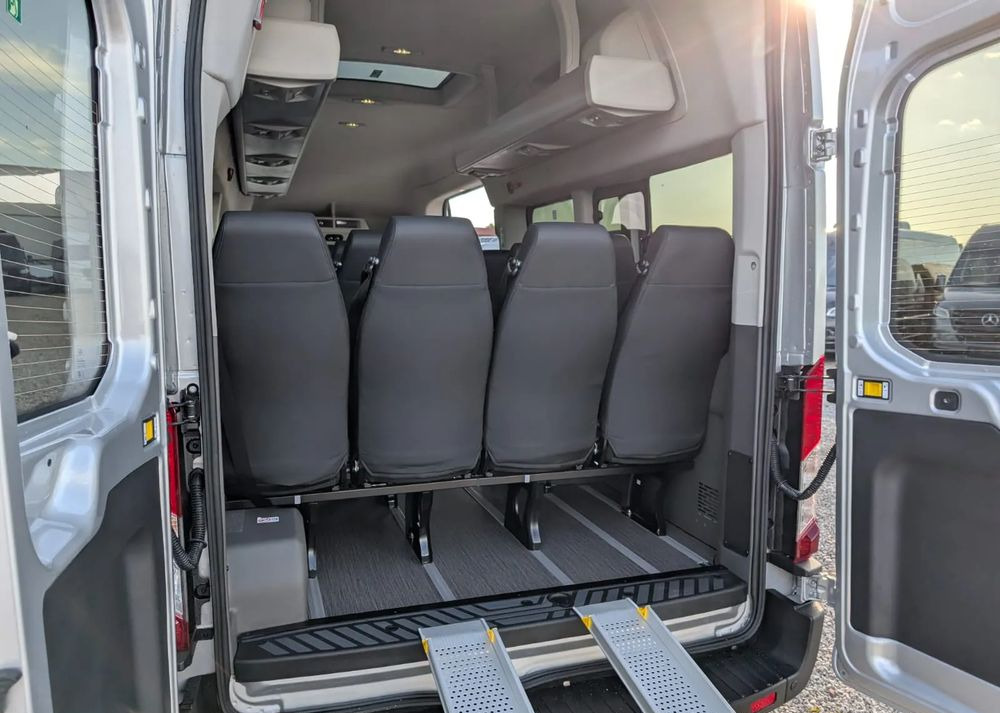 Bus mini, Van penumpang baru Ford Transit: gambar 7