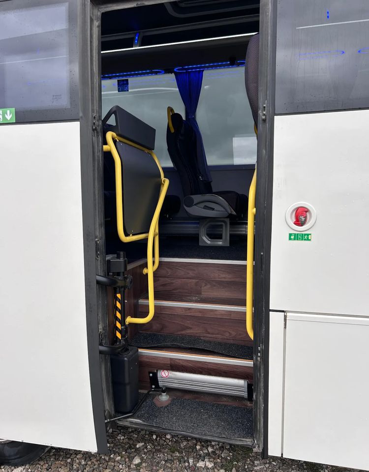 Isuzu Grand Toro - Bus pariwisata: gambar 3 Isuzu Grand Toro - Bus pariwisata: gambar 3