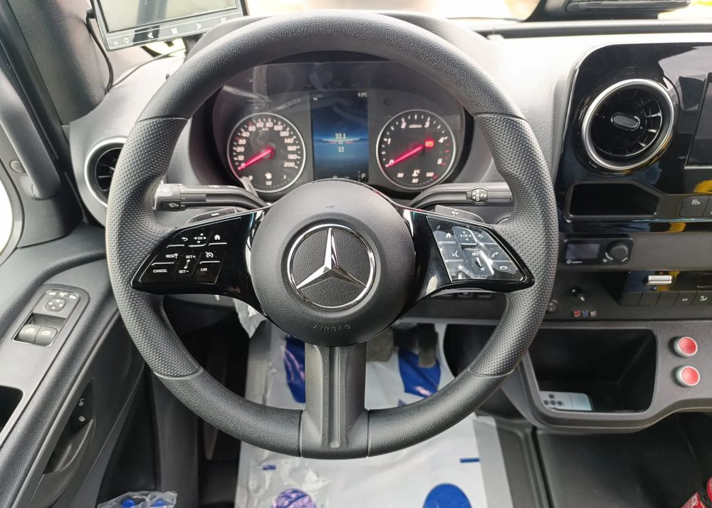 Bus mini, Van penumpang baru Mercedes-Benz Sprinter 517: gambar 17
