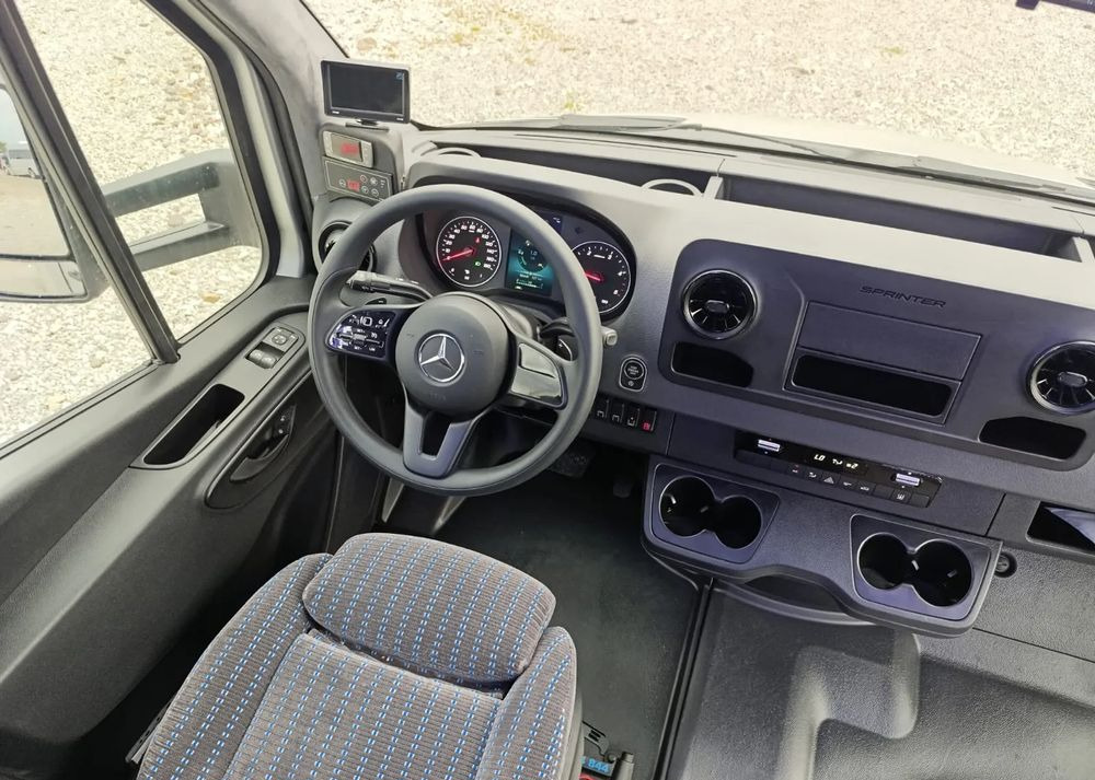 Bus mini, Van penumpang baru Mercedes-Benz Sprinter 519: gambar 16