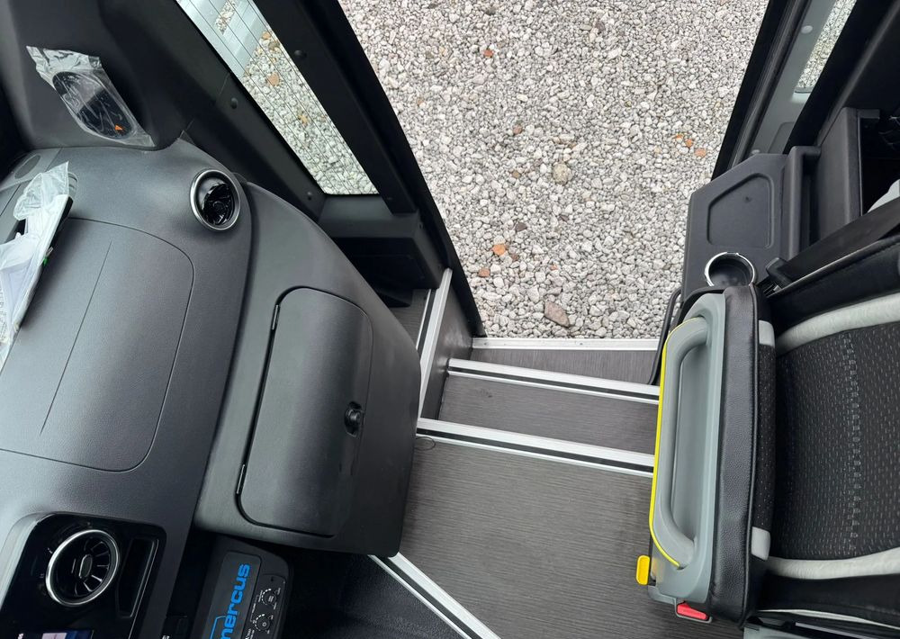 Bus mini, Van penumpang baru Mercedes-Benz Sprinter 519: gambar 22