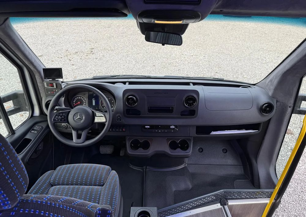 Bus mini, Van penumpang baru Mercedes-Benz Sprinter 519: gambar 20