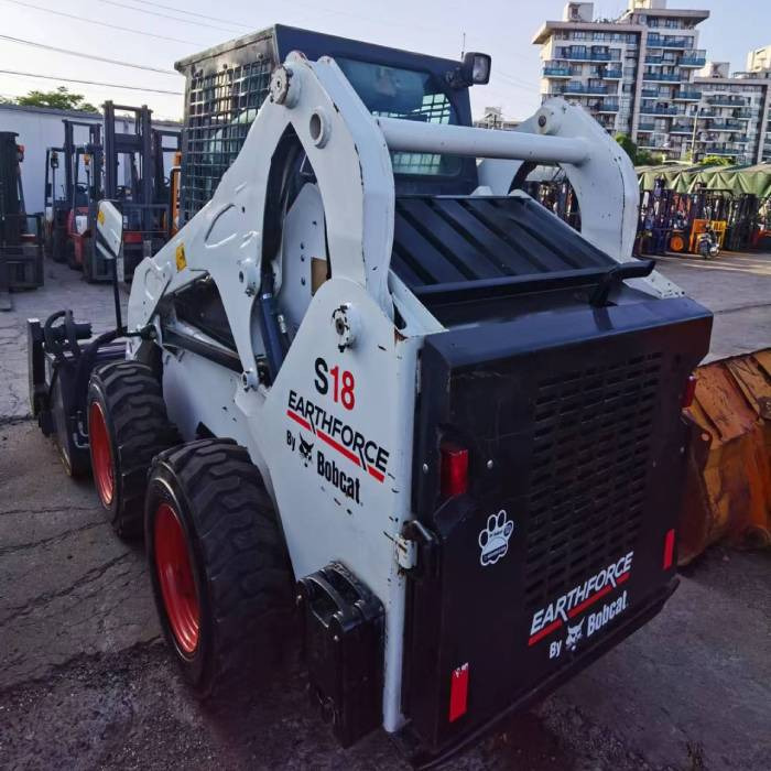 BOBCAT S18 - Skid steer: gambar 2 BOBCAT S18 - Skid steer: gambar 2