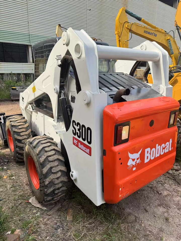 BOBCAT S300 - Backhoe loader: gambar 2 BOBCAT S300 - Backhoe loader: gambar 2