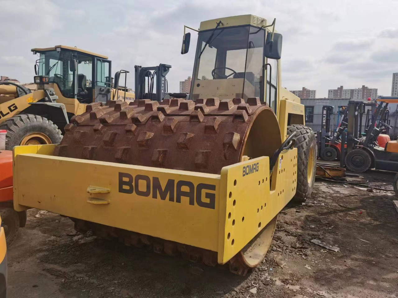 BOMAG BW217D-2 - Pemadat: gambar 4 BOMAG BW217D-2 - Pemadat: gambar 4