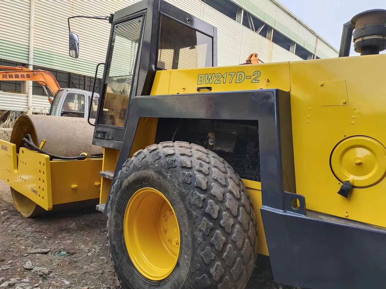 BOMAG BW217D - Pemadat: gambar 4 BOMAG BW217D - Pemadat: gambar 4