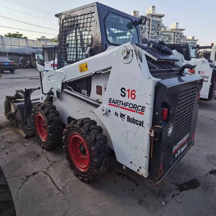 Bobcat S16 - Skid steer: gambar 1 Bobcat S16 - Skid steer: gambar 1