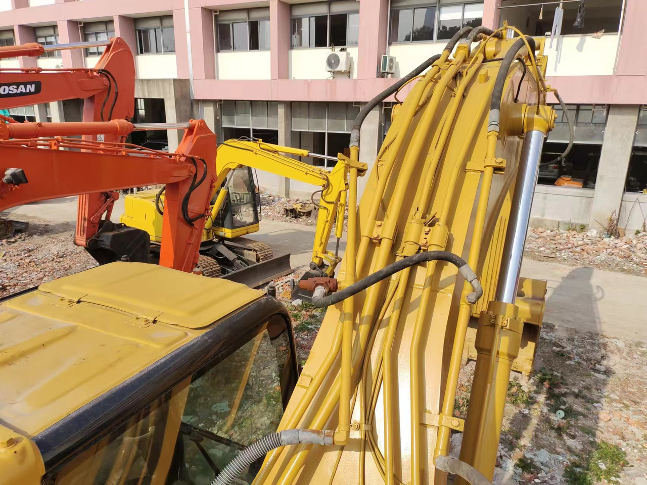 CAT 325CL - Ekskavator perayap: gambar 3 CAT 325CL - Ekskavator perayap: gambar 3