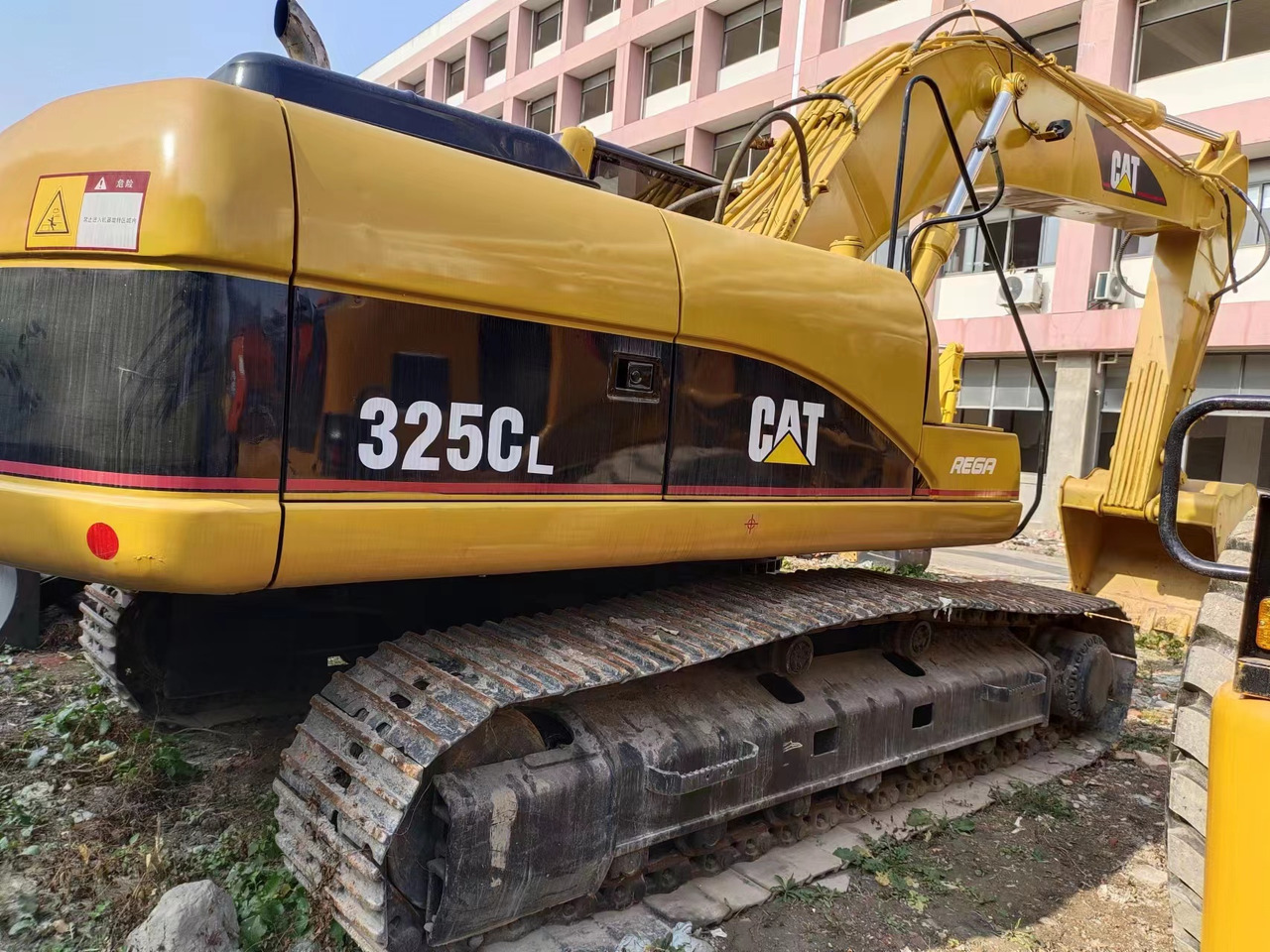 CAT 325CL - Ekskavator perayap: gambar 1 CAT 325CL - Ekskavator perayap: gambar 1