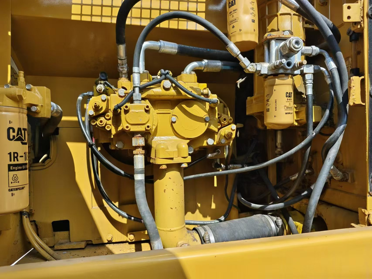 CAT 330D2 - Ekskavator perayap: gambar 4 CAT 330D2 - Ekskavator perayap: gambar 4