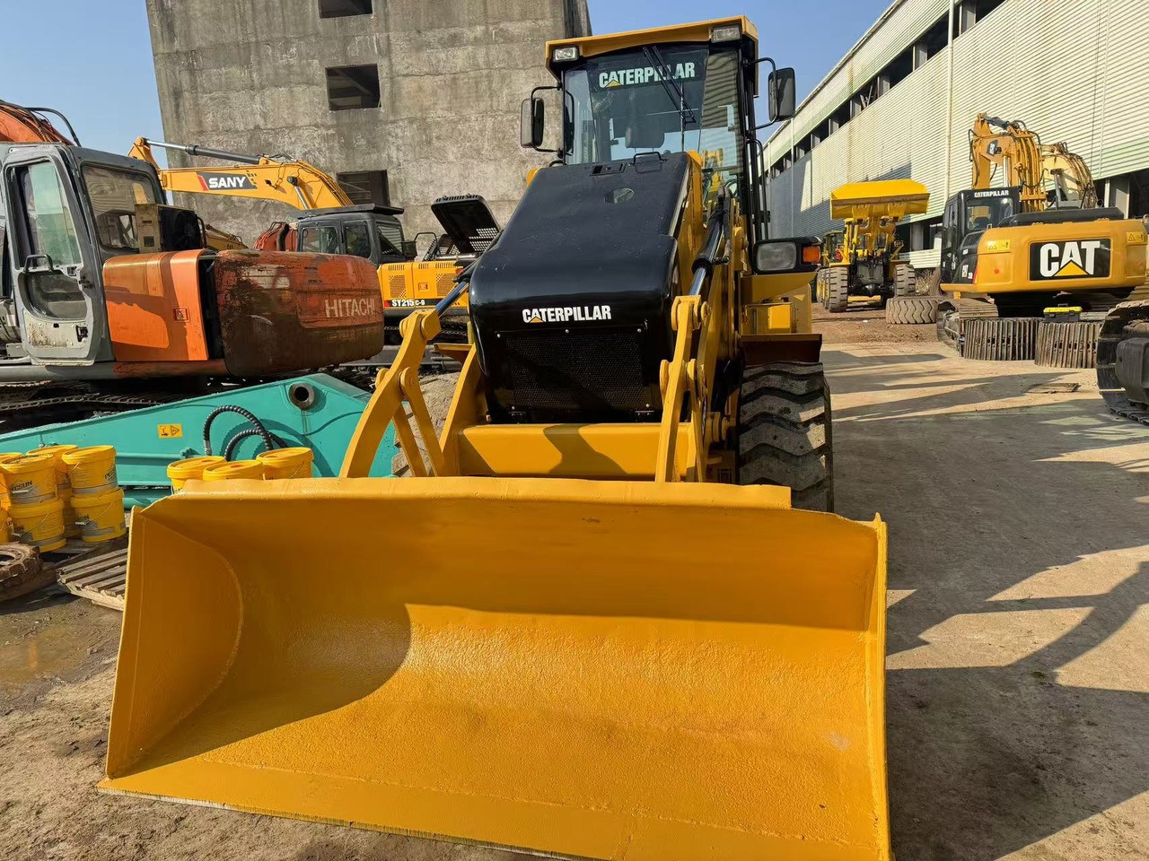 CAT 420F - Backhoe loader: gambar 1 CAT 420F - Backhoe loader: gambar 1