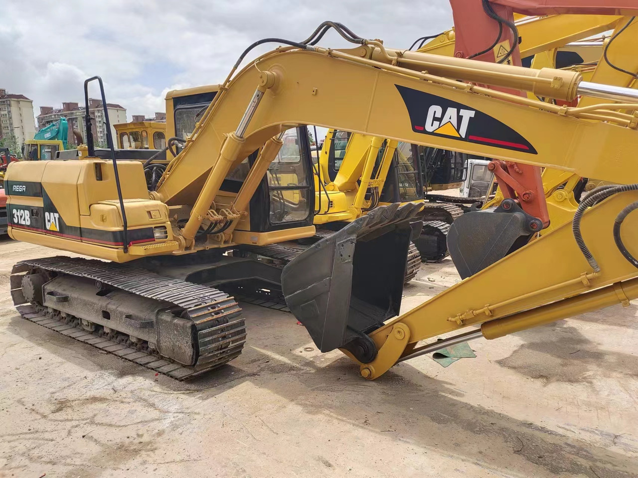 CATERPILLAR 312B - Ekskavator perayap: gambar 2 CATERPILLAR 312B - Ekskavator perayap: gambar 2