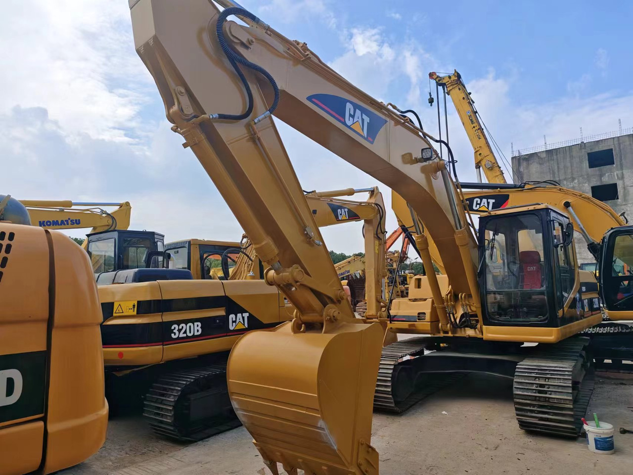 CATERPILLAR 320BL - Ekskavator perayap: gambar 5 CATERPILLAR 320BL - Ekskavator perayap: gambar 5