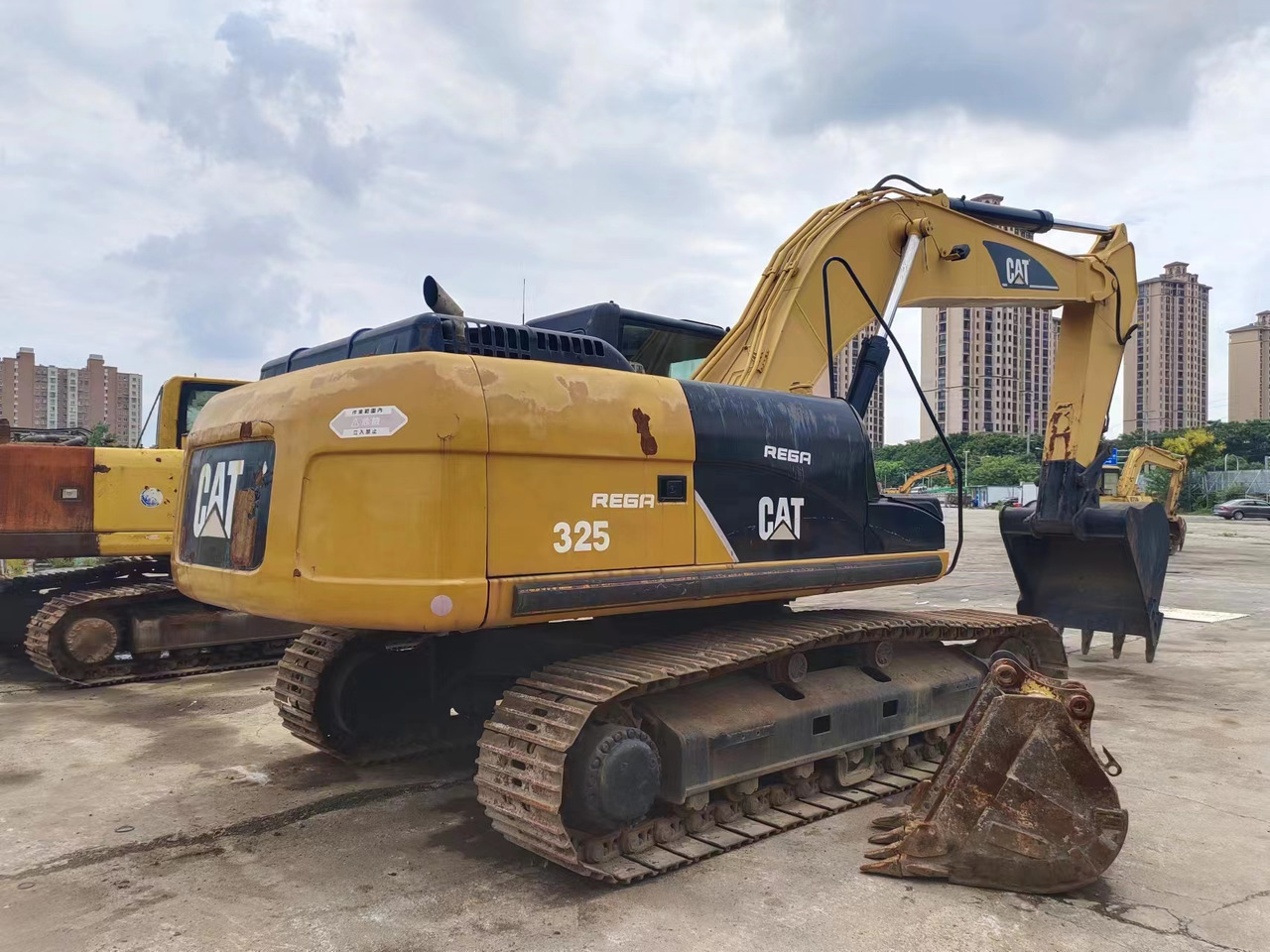 CATERPILLAR 325C - Ekskavator perayap: gambar 2 CATERPILLAR 325C - Ekskavator perayap: gambar 2