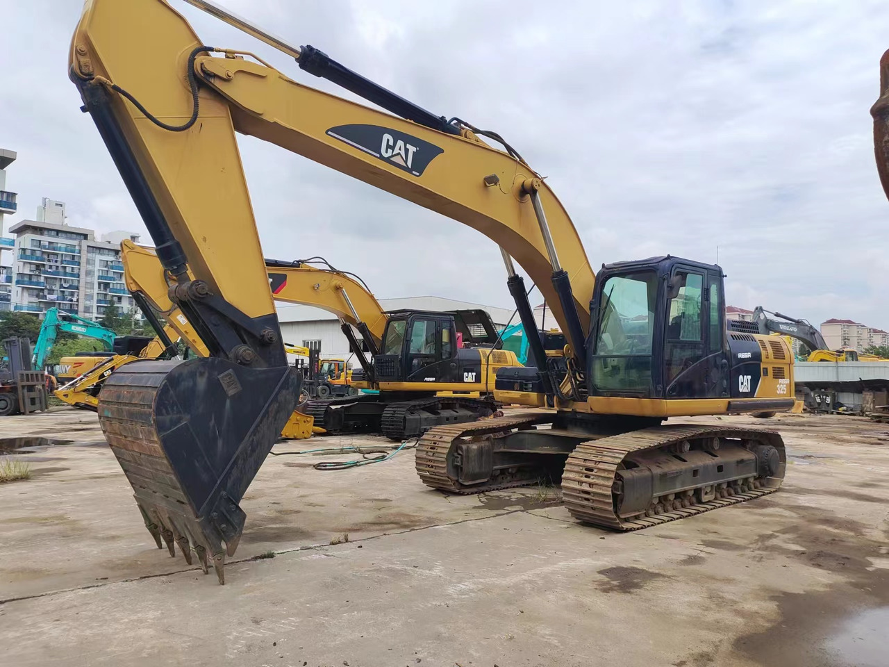 CATERPILLAR 325C - Ekskavator perayap: gambar 1 CATERPILLAR 325C - Ekskavator perayap: gambar 1