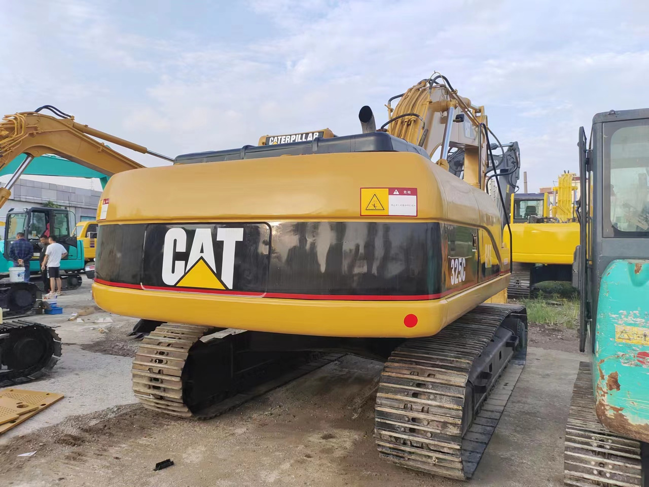 CATERPILLAR 325C - Ekskavator perayap: gambar 5 CATERPILLAR 325C - Ekskavator perayap: gambar 5