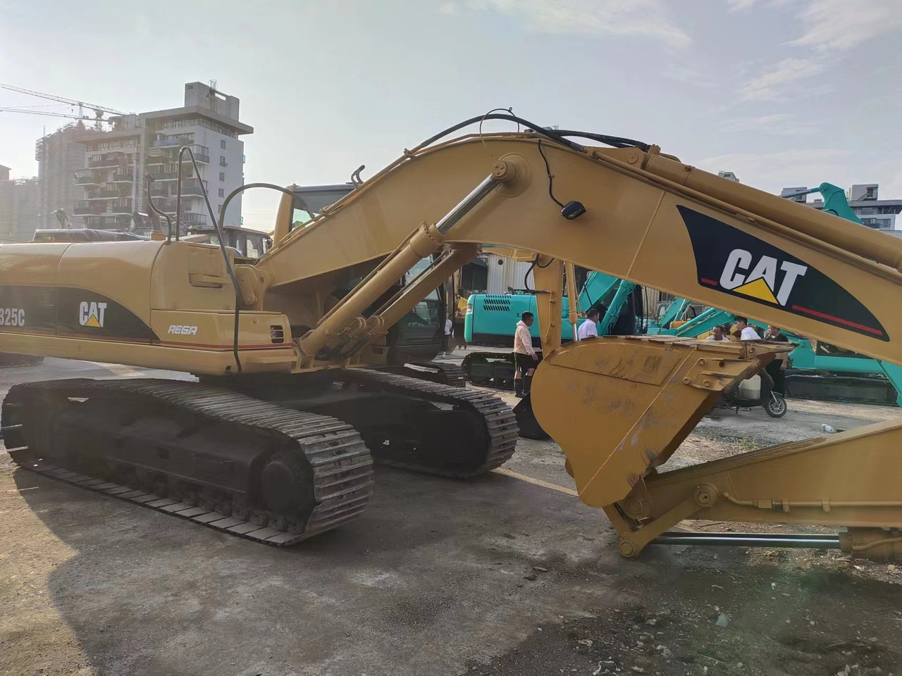 CATERPILLAR 325C - Ekskavator perayap: gambar 3 CATERPILLAR 325C - Ekskavator perayap: gambar 3