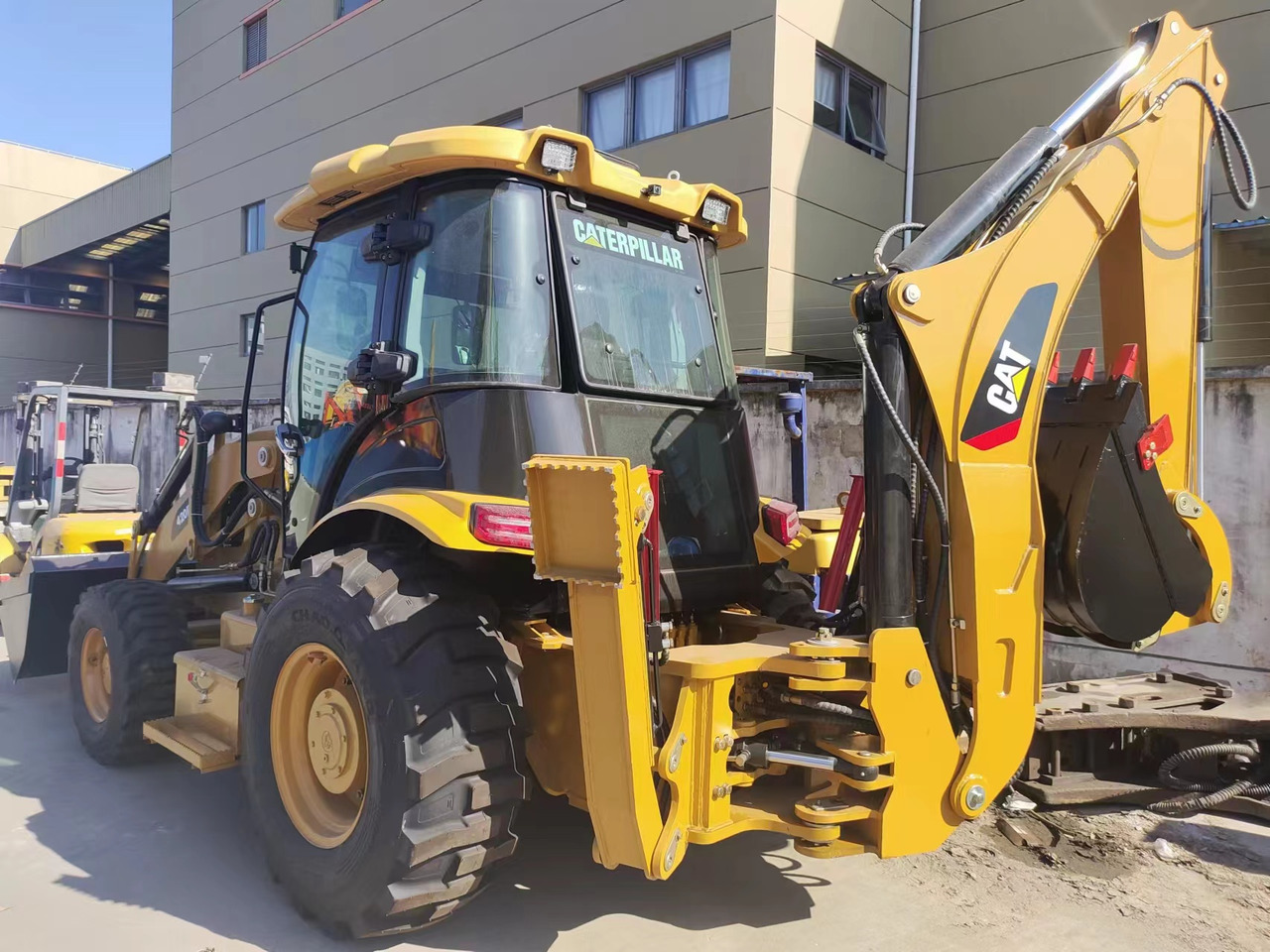 CATERPILLAR 420F - Backhoe loader: gambar 1 CATERPILLAR 420F - Backhoe loader: gambar 1