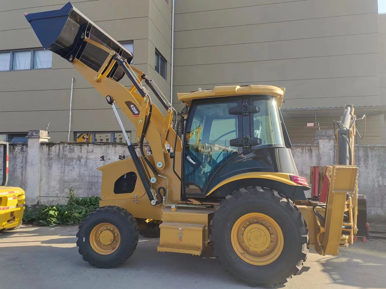 CATERPILLAR 420F - Backhoe loader: gambar 2 CATERPILLAR 420F - Backhoe loader: gambar 2