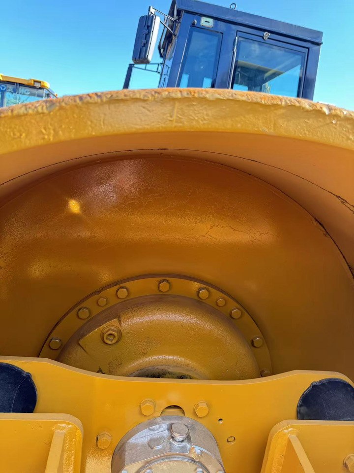 CATERPILLAR CS683E - Roller jalan: gambar 5 CATERPILLAR CS683E - Roller jalan: gambar 5