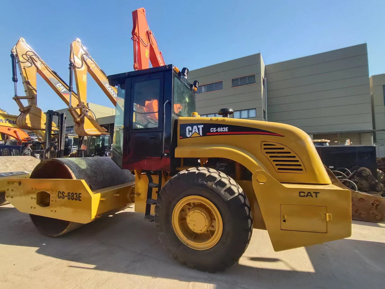 CATERPILLAR CS683E - Pemadat: gambar 1 CATERPILLAR CS683E - Pemadat: gambar 1