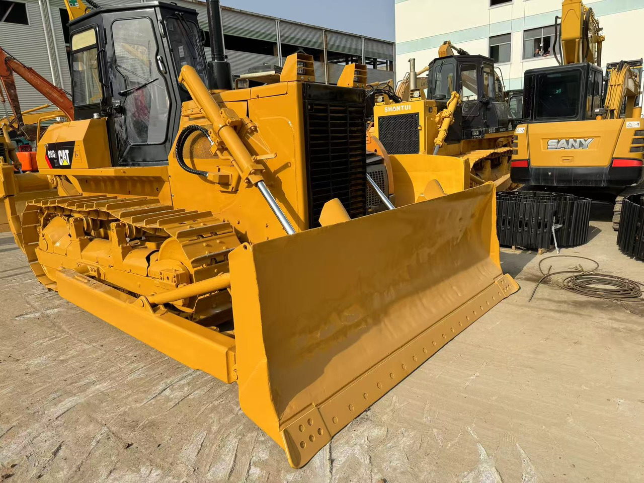 CATERPILLAR D6G2 - Bulldozer: gambar 4 CATERPILLAR D6G2 - Bulldozer: gambar 4
