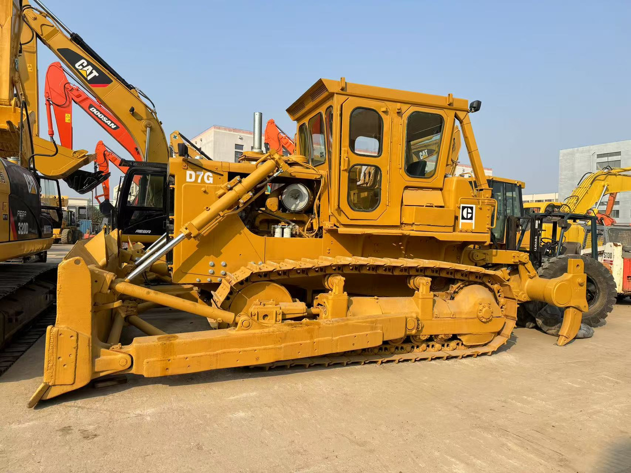 CATERPILLAR D7G - Bulldozer: gambar 4 CATERPILLAR D7G - Bulldozer: gambar 4