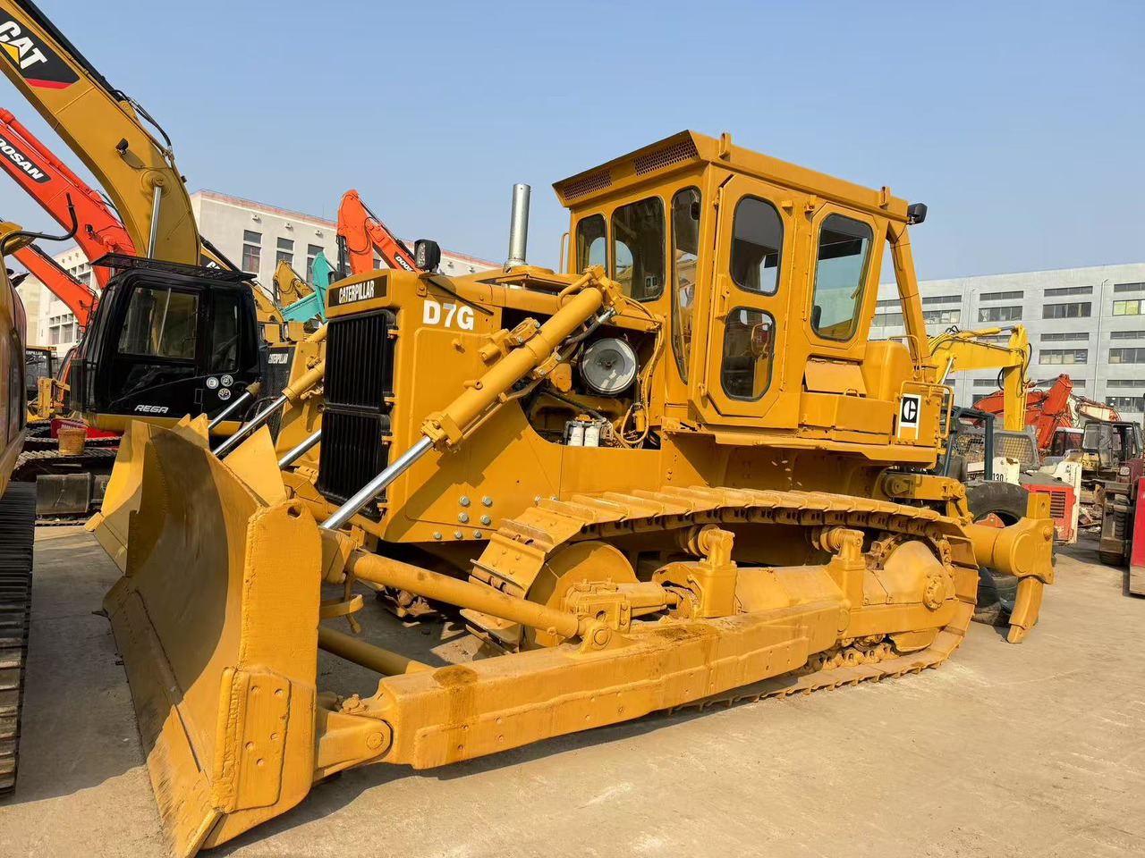 CATERPILLAR D7G - Bulldozer: gambar 1 CATERPILLAR D7G - Bulldozer: gambar 1