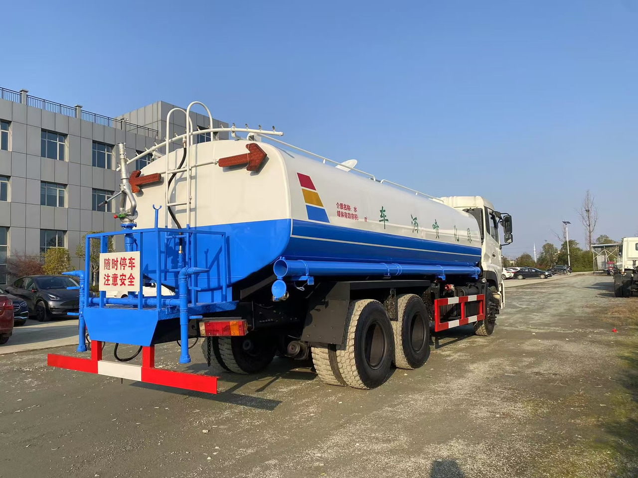 DONGFENG 20000L water truck Sprinkler - Truk tangki: gambar 2 DONGFENG 20000L water truck Sprinkler - Truk tangki: gambar 2