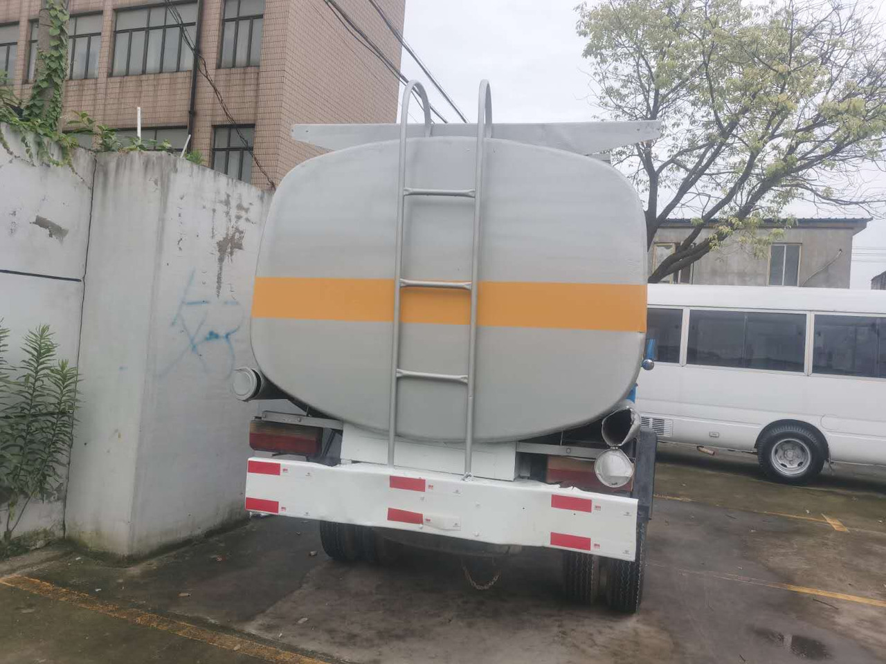 DONGFENG 6ton - Truk tangki: gambar 4 DONGFENG 6ton - Truk tangki: gambar 4