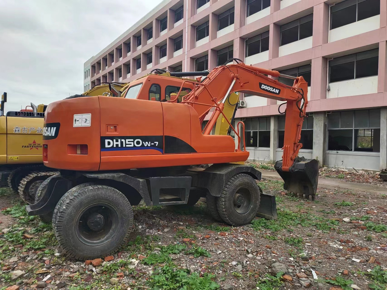 DOOSAN DH150W-7 - Ekskavator roda: gambar 5 DOOSAN DH150W-7 - Ekskavator roda: gambar 5