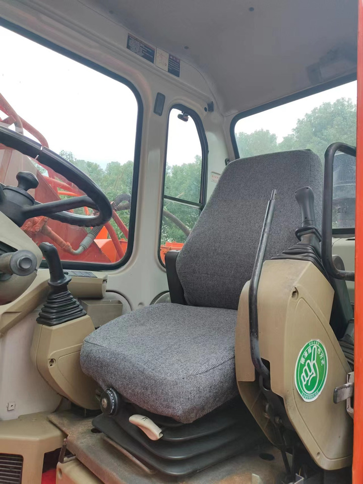 DOOSAN DH150W-7 - Ekskavator roda: gambar 4 DOOSAN DH150W-7 - Ekskavator roda: gambar 4