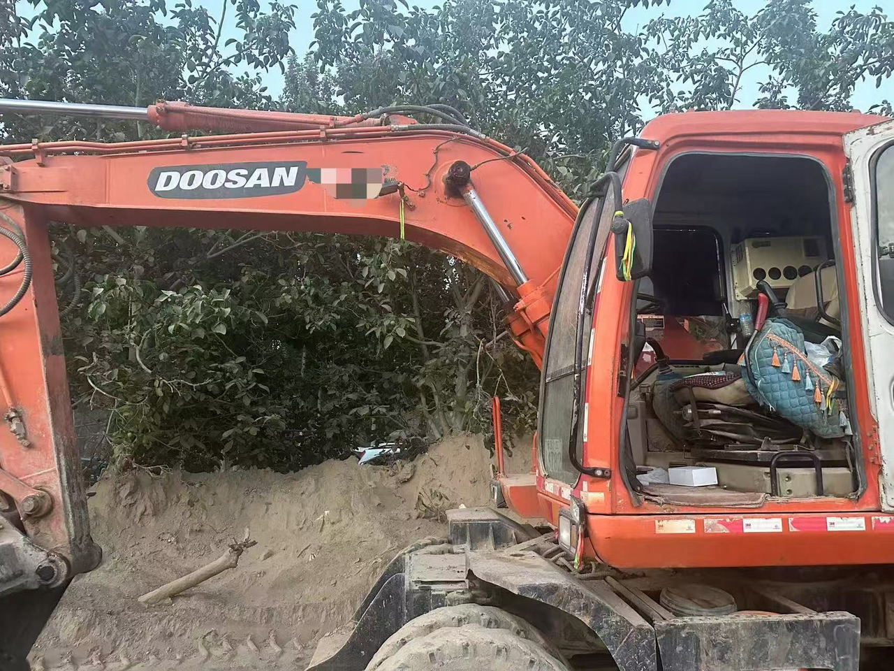DOOSAN DH150W-7 - Ekskavator roda: gambar 3 DOOSAN DH150W-7 - Ekskavator roda: gambar 3