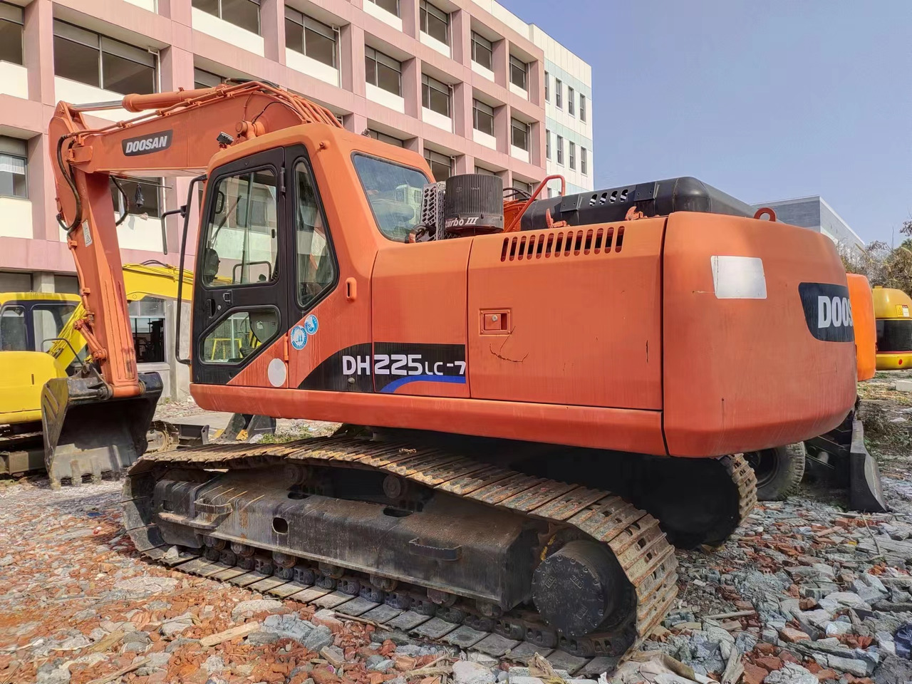 DOOSAN DH225LC-7 - Ekskavator perayap: gambar 2 DOOSAN DH225LC-7 - Ekskavator perayap: gambar 2