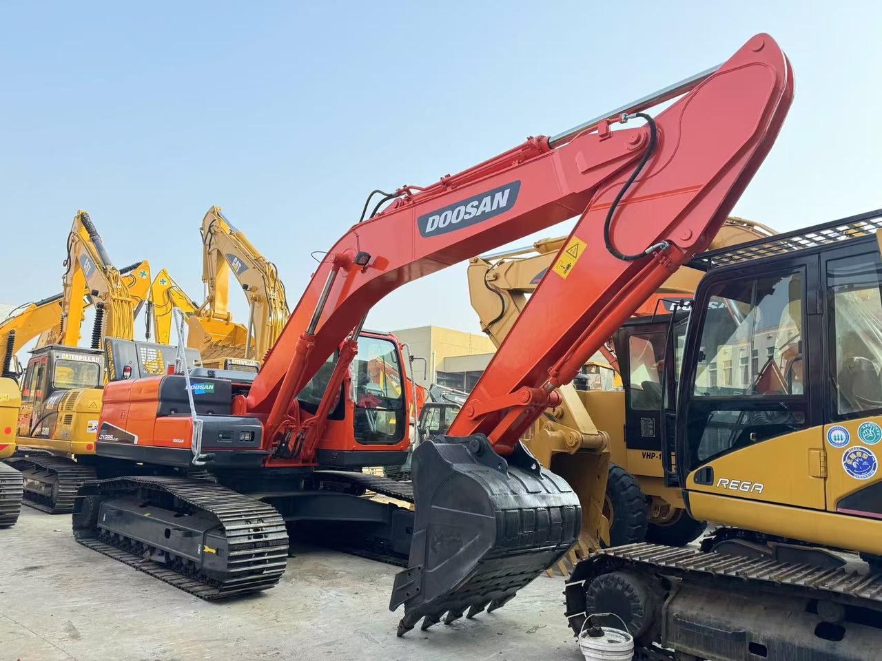 DOOSAN DX225 - Ekskavator perayap: gambar 1 DOOSAN DX225 - Ekskavator perayap: gambar 1
