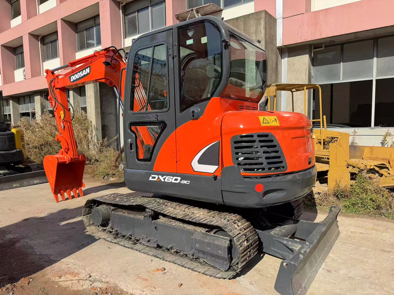 DOOSAN DX60-9C - Ekskavator mini: gambar 2 DOOSAN DX60-9C - Ekskavator mini: gambar 2