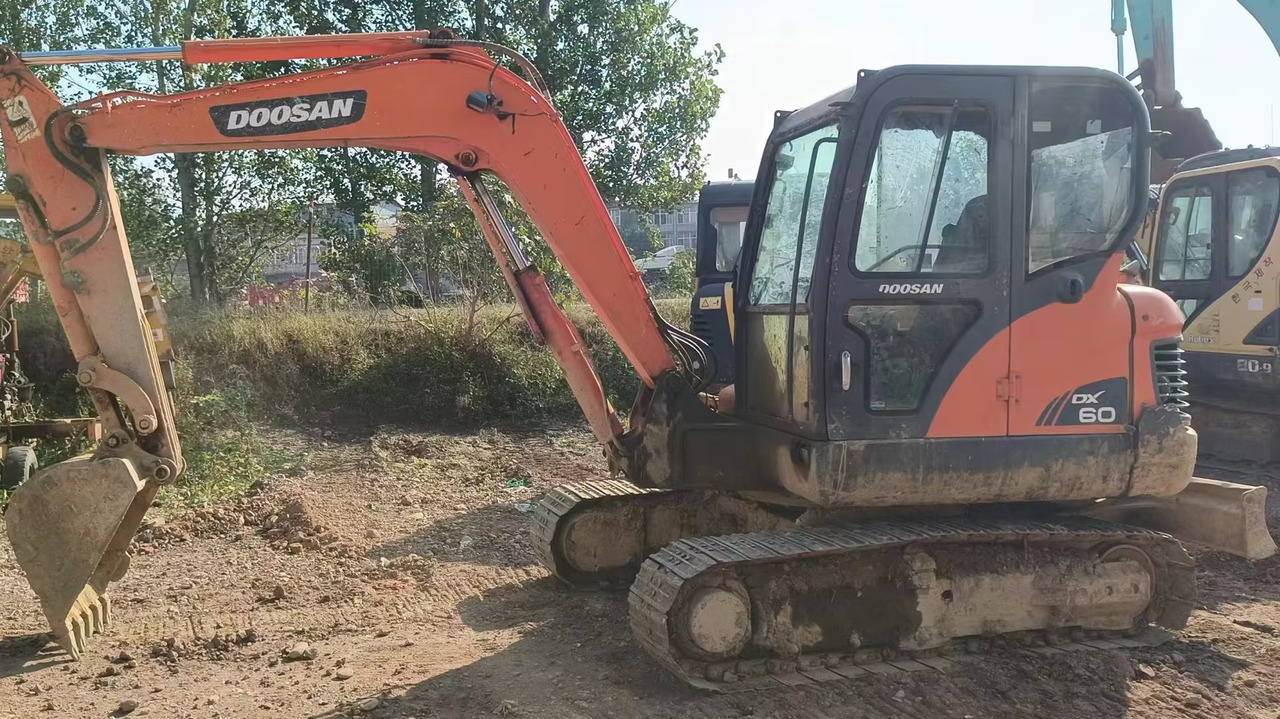 DOOSAN dx60 - Ekskavator mini: gambar 1 DOOSAN dx60 - Ekskavator mini: gambar 1