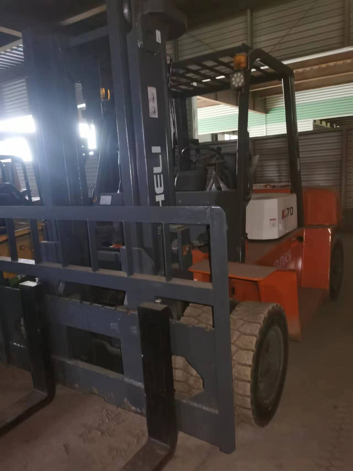HELI 70 DIESEL FORKLIFT 7TON - Forklift diesel: gambar 5 HELI 70 DIESEL FORKLIFT 7TON - Forklift diesel: gambar 5