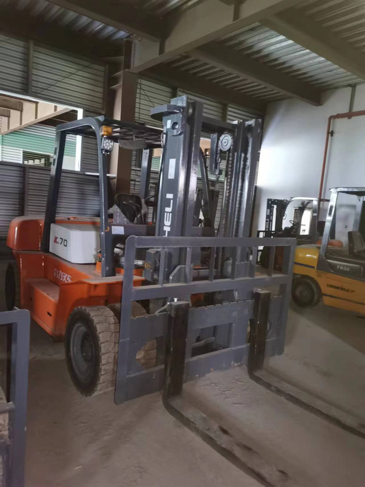 HELI 70 DIESEL FORKLIFT 7TON - Forklift diesel: gambar 3 HELI 70 DIESEL FORKLIFT 7TON - Forklift diesel: gambar 3
