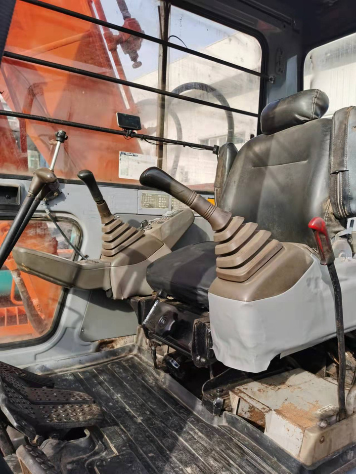 HITACHI EX120-2 - Ekskavator perayap: gambar 5 HITACHI EX120-2 - Ekskavator perayap: gambar 5