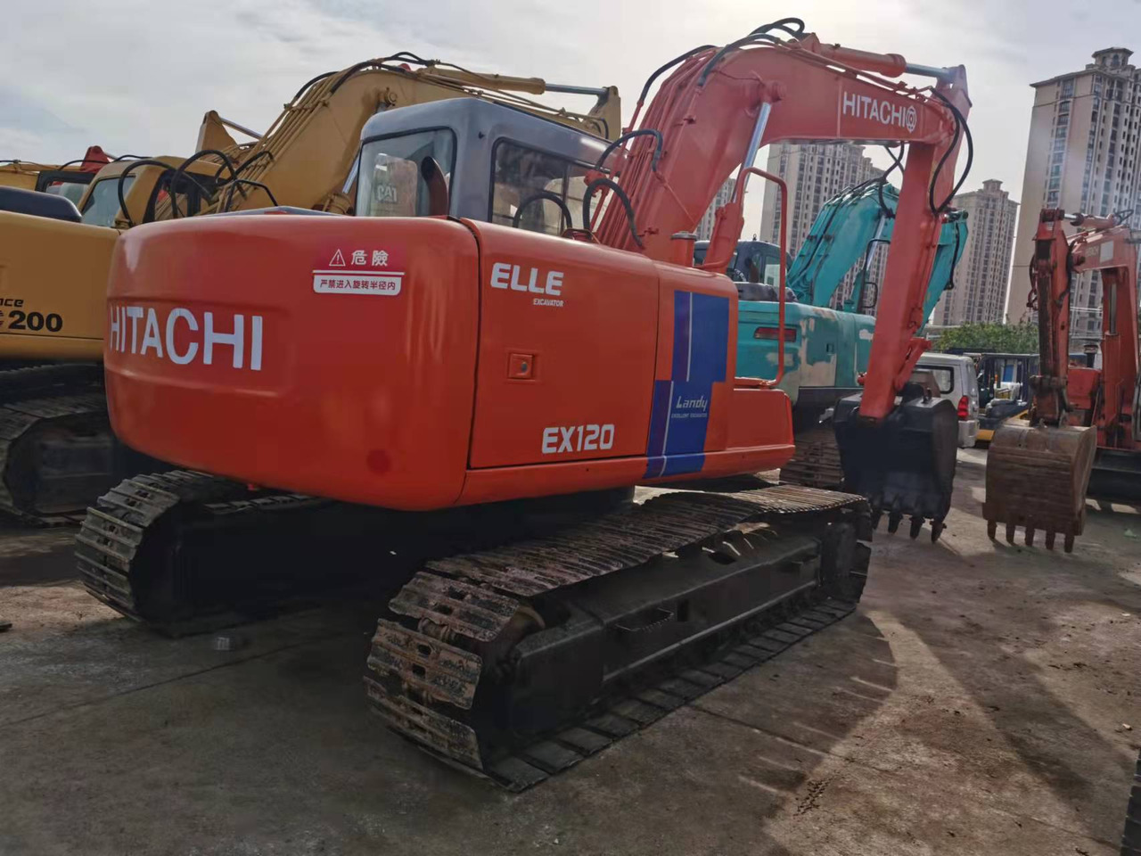 HITACHI EX120-2 - Ekskavator perayap: gambar 2 HITACHI EX120-2 - Ekskavator perayap: gambar 2