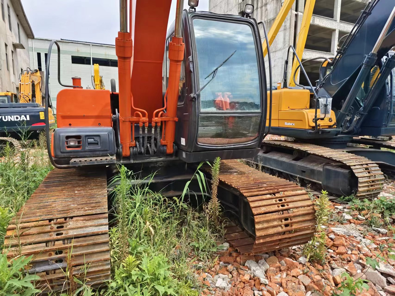 HITACHI EX120-5 - Ekskavator perayap: gambar 3 HITACHI EX120-5 - Ekskavator perayap: gambar 3