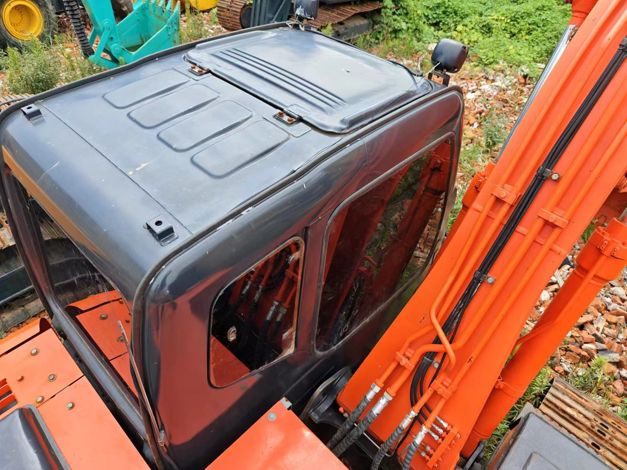 HITACHI EX120-5 - Ekskavator perayap: gambar 2 HITACHI EX120-5 - Ekskavator perayap: gambar 2