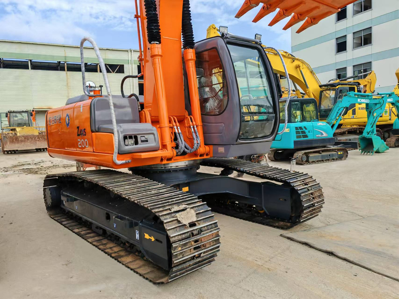 HITACHI ZX200 - Ekskavator perayap: gambar 3 HITACHI ZX200 - Ekskavator perayap: gambar 3