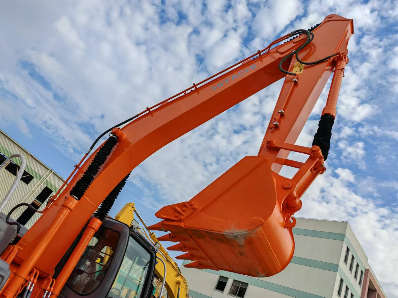 HITACHI ZX200 - Ekskavator perayap: gambar 5 HITACHI ZX200 - Ekskavator perayap: gambar 5