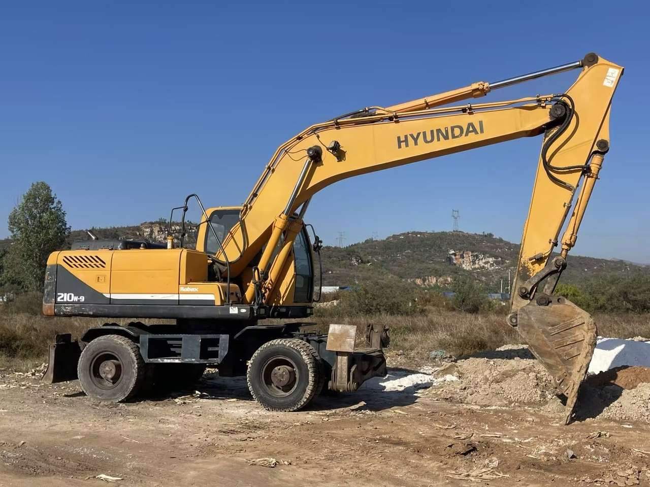 HYUNDAI 210W-9 - Ekskavator roda: gambar 3 HYUNDAI 210W-9 - Ekskavator roda: gambar 3