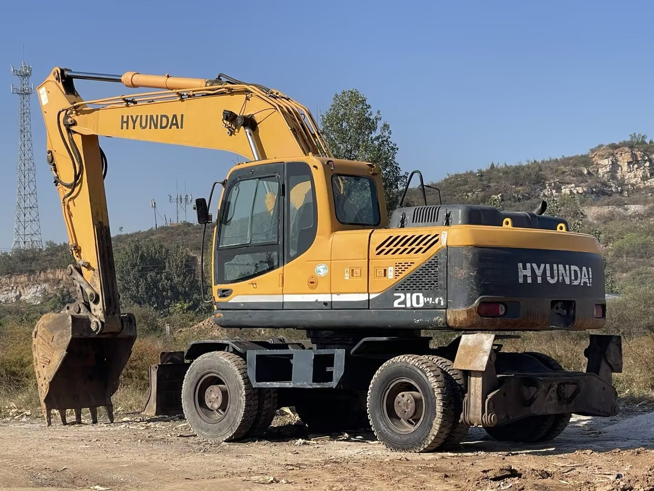 HYUNDAI 210W-9 - Ekskavator roda: gambar 1 HYUNDAI 210W-9 - Ekskavator roda: gambar 1