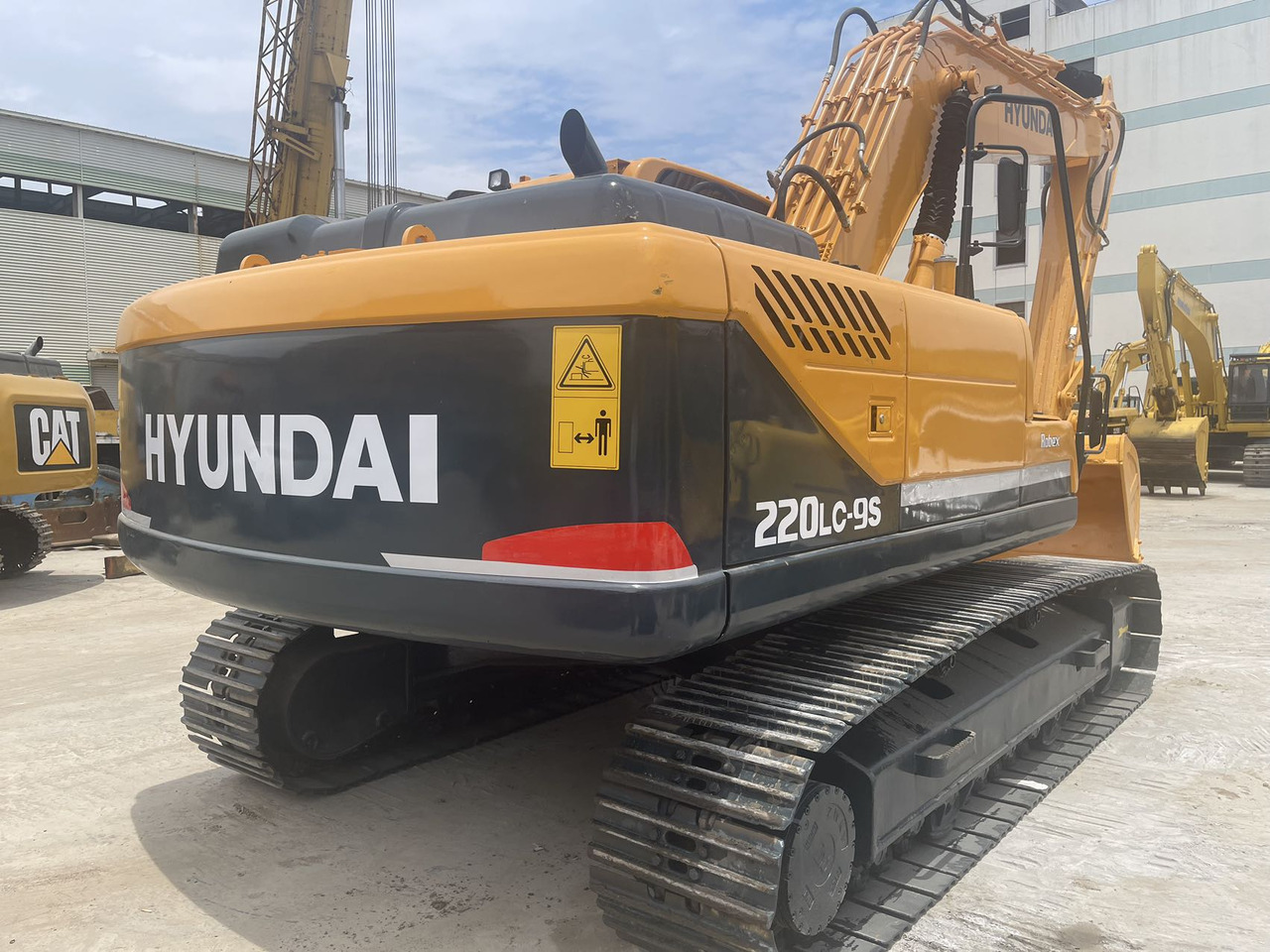 HYUNDAI 220LC-9S - Ekskavator perayap: gambar 1 HYUNDAI 220LC-9S - Ekskavator perayap: gambar 1